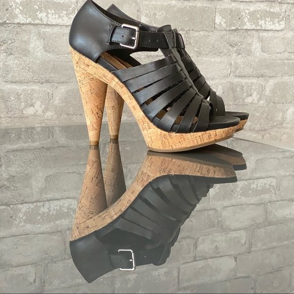 Roberto Vianni Shoes - SOLD | NWOT Roberto Vianni Strappy Sandals